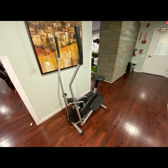 Elliptical - Picture 3 of 3